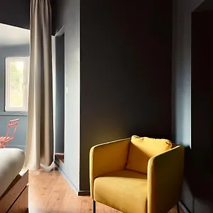  Hostal Avenue &